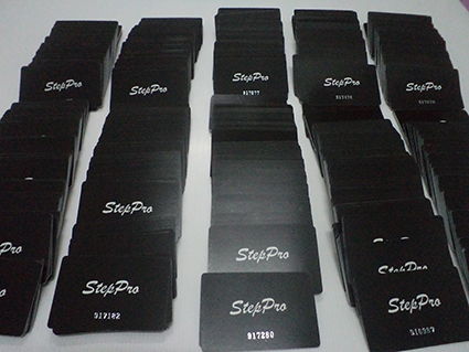 ทำบัตร Pvc ผิวด้าน บัตรสปอตฟอยล์สีเงิน เน้นโลโก้