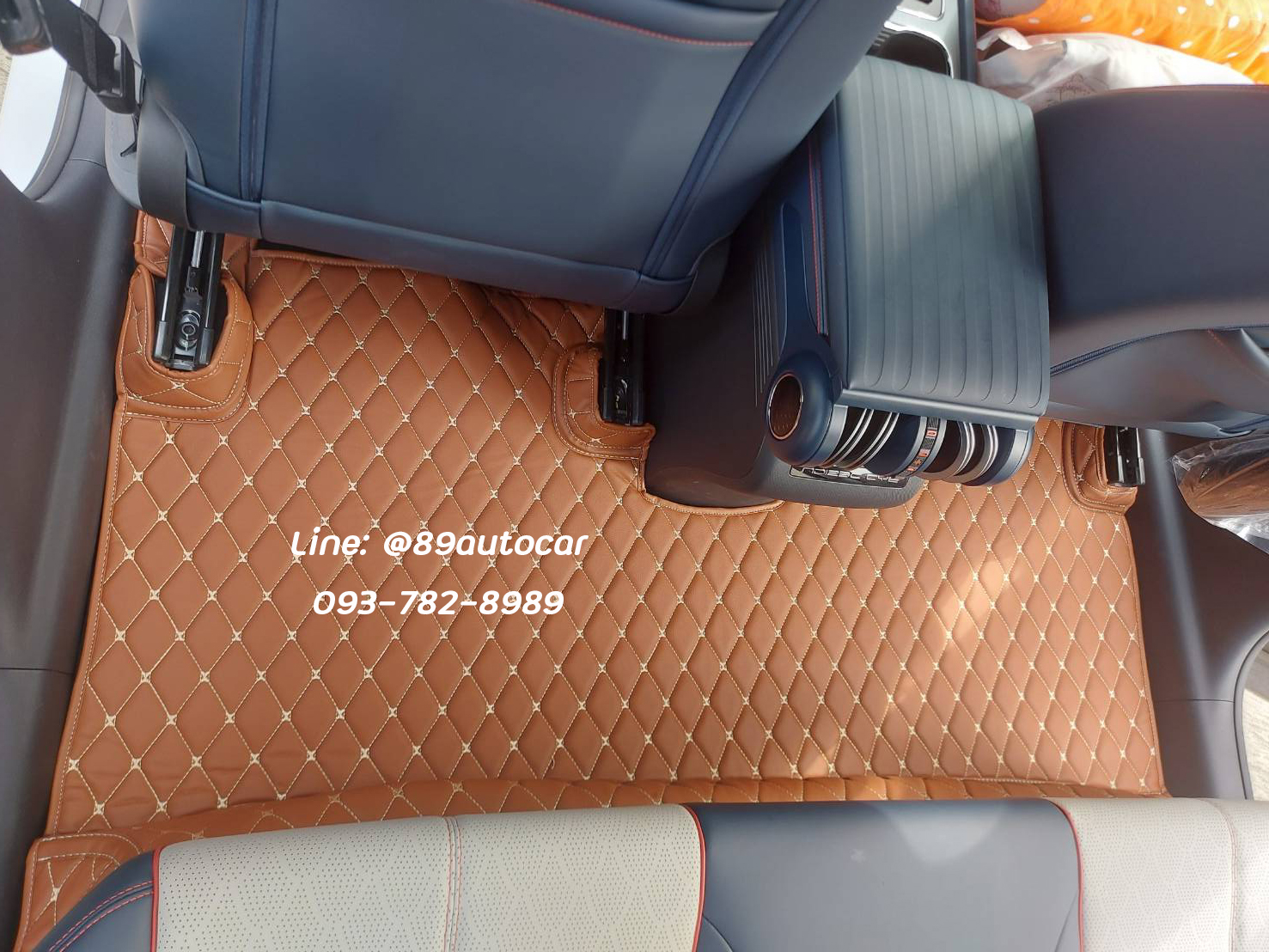 พรมปูพื้นรถยนต์ BYD Atto3 ปูพรมหกดี สีน้ำตาลเข้ม ในห้องโดยสาร