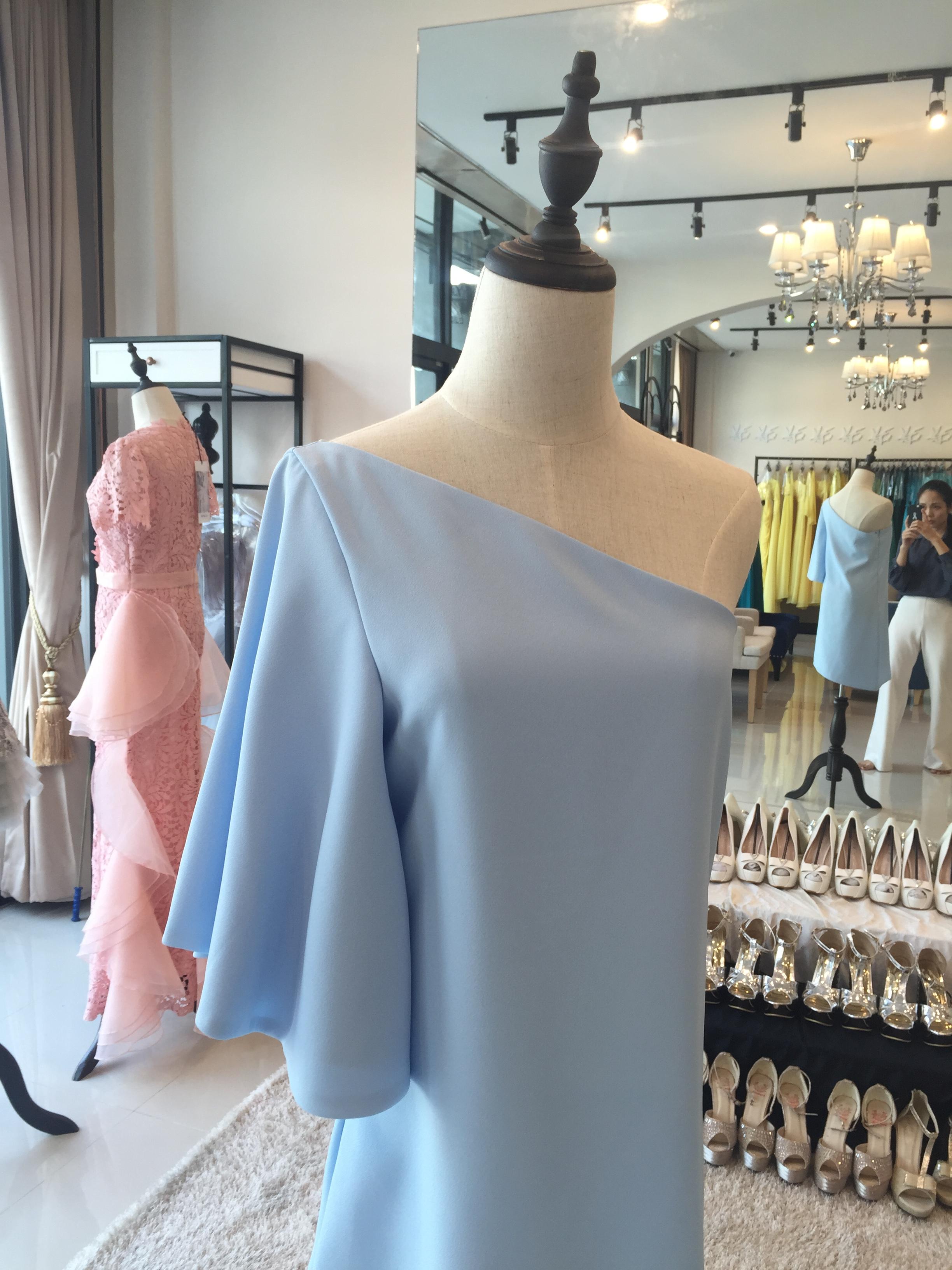 พร้อมส่ง ชุดออกงาน แบบเรียบหรู ปาดไหล่ สีฟ้า ใส่ได้ทั้งงานเช้า งานเย็น