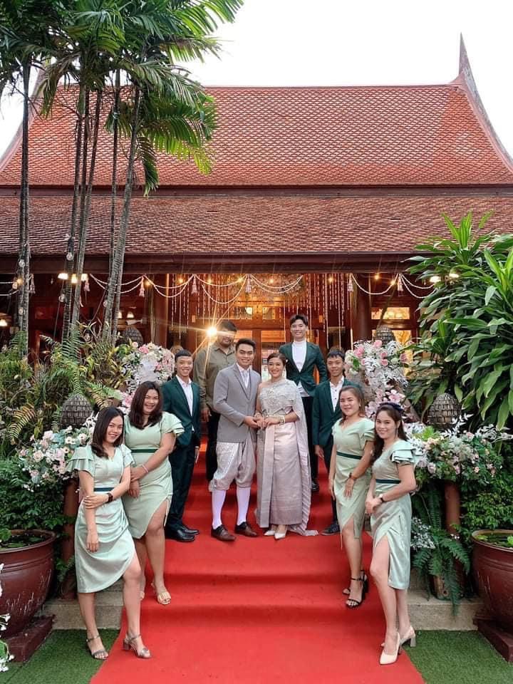 พร้อมเช่า ชุดสูทชาย สีเขียวเข้ม ทรงเข้ารูป สไตล์เกาหลี ไม่มีเสื้อกั๊ก