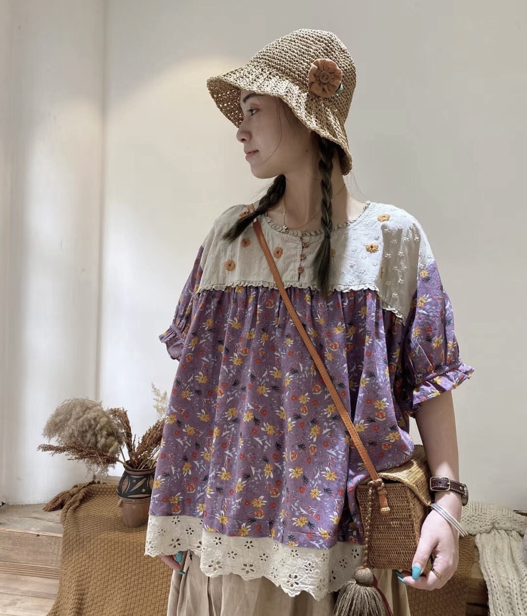 เสื้อผ้าฝ้ายลายดอกไม้แต่งผ้าลูกไม้ลายปัก