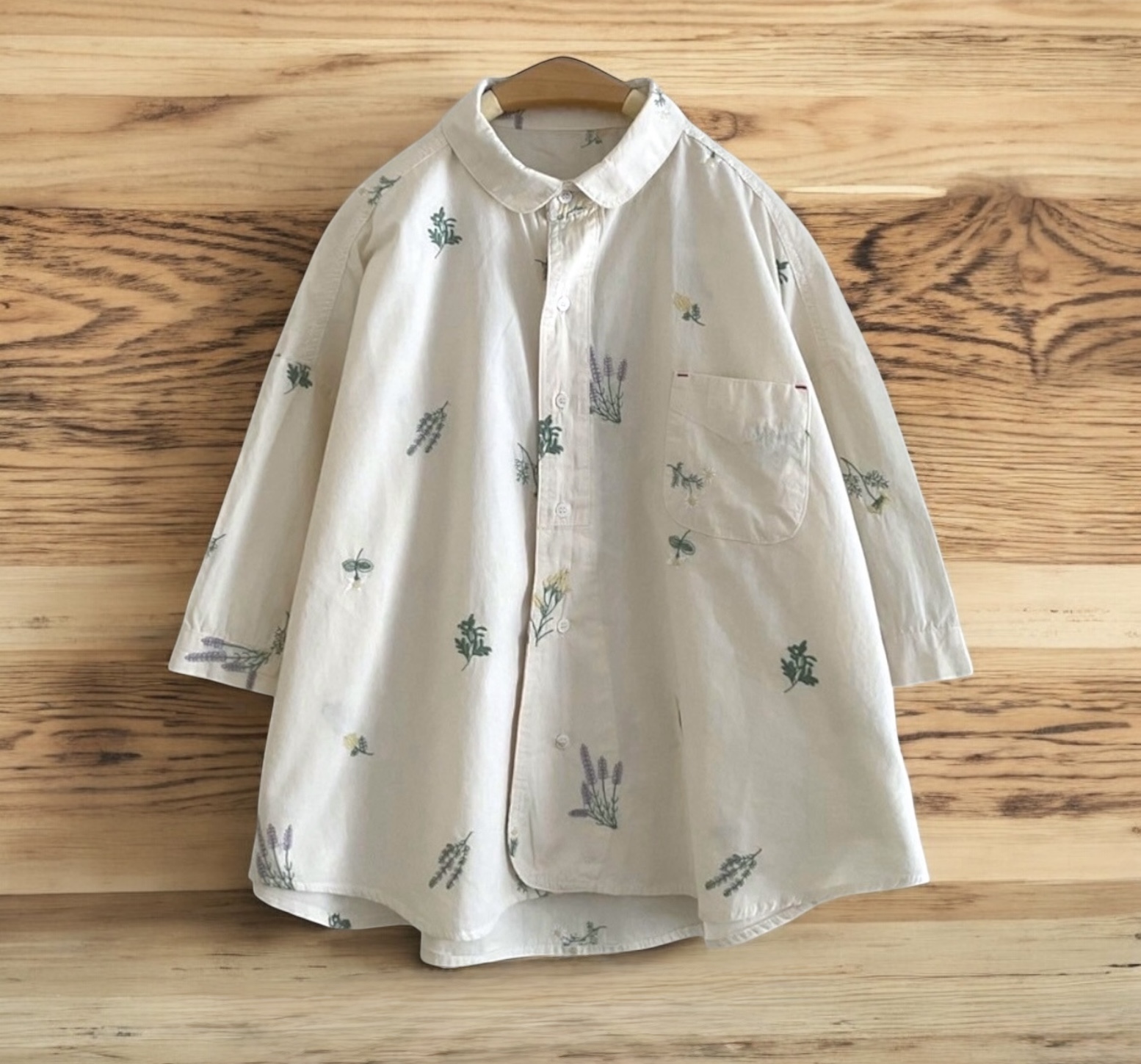 เสื้อผ้าฝ้ายลายปักแต่งกระเป๋า