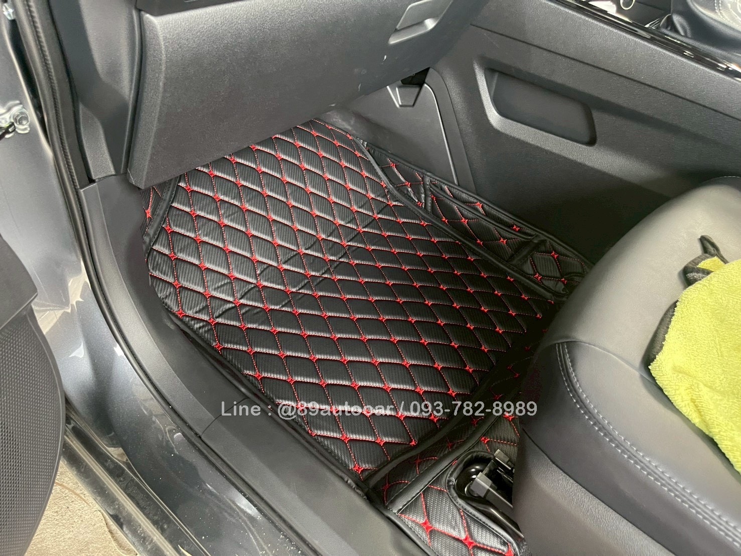 พรมรถยนต์ Toyota Yaris Ativ HEV 2025 ปูพรม6D สีดำด้ายแดง ลายเคฟล่า ในห้องโดยสาร + ท้าย