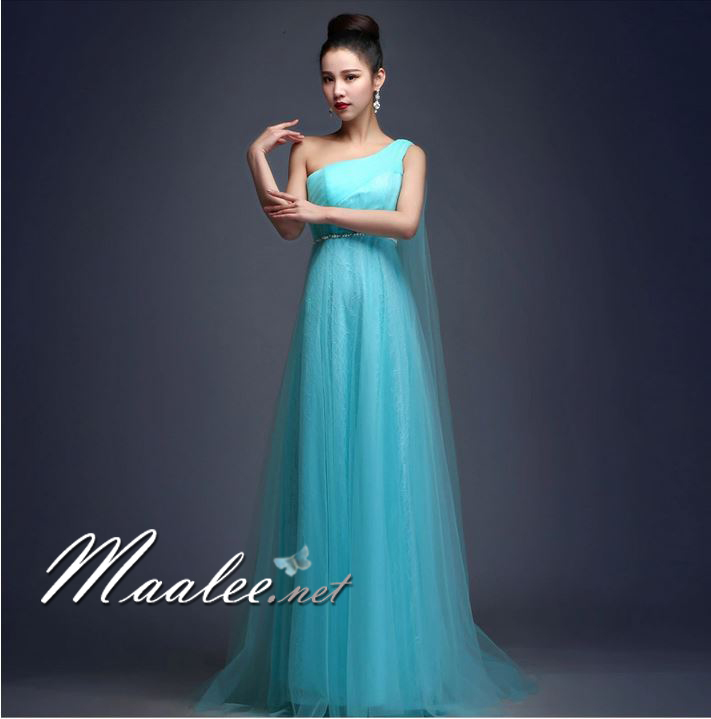 พร้อมส่ง ชุดราตรียาว ไหล่เฉียงทิ้งชายด้านหลัง เนื้อผ้าลูกไม้คลุมผ้าตาข่าย เอวปักมุกสวย สีฟ้า