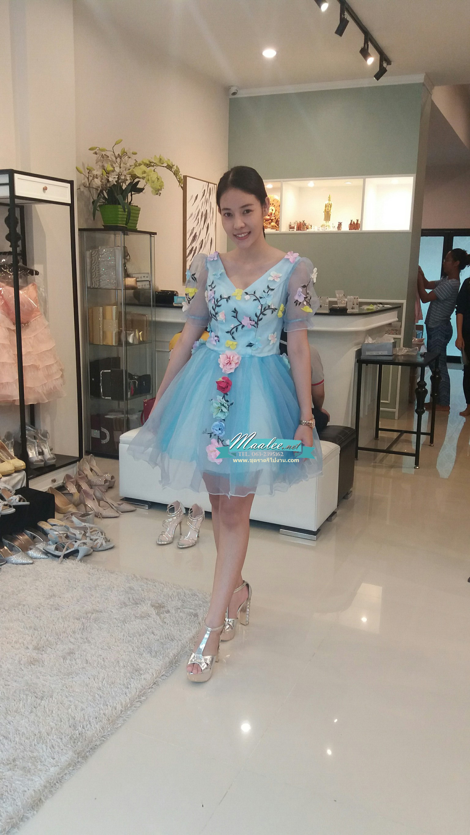 พร้อมเช่า ชุดแฟนซีสั้น สีฟ้า แขนยาว แต่งดอก Fairy สไตล์เจ้าหญิง กระโปรงพองสวยชายย้วย เชือกผูกหลัง