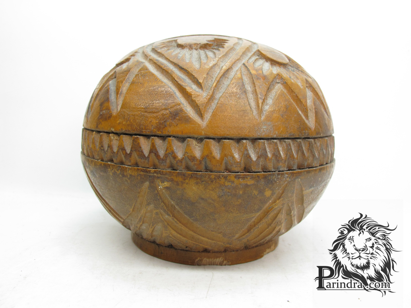 กระปุกออมสินเก่า ทำจากไม้แกะสลัก