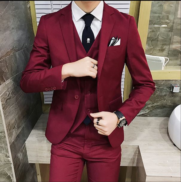 พร้อมเช่า ชุดสูทชาย สีไวน์แดง เข้ารูป พร้อมเสื้อกั๊ก