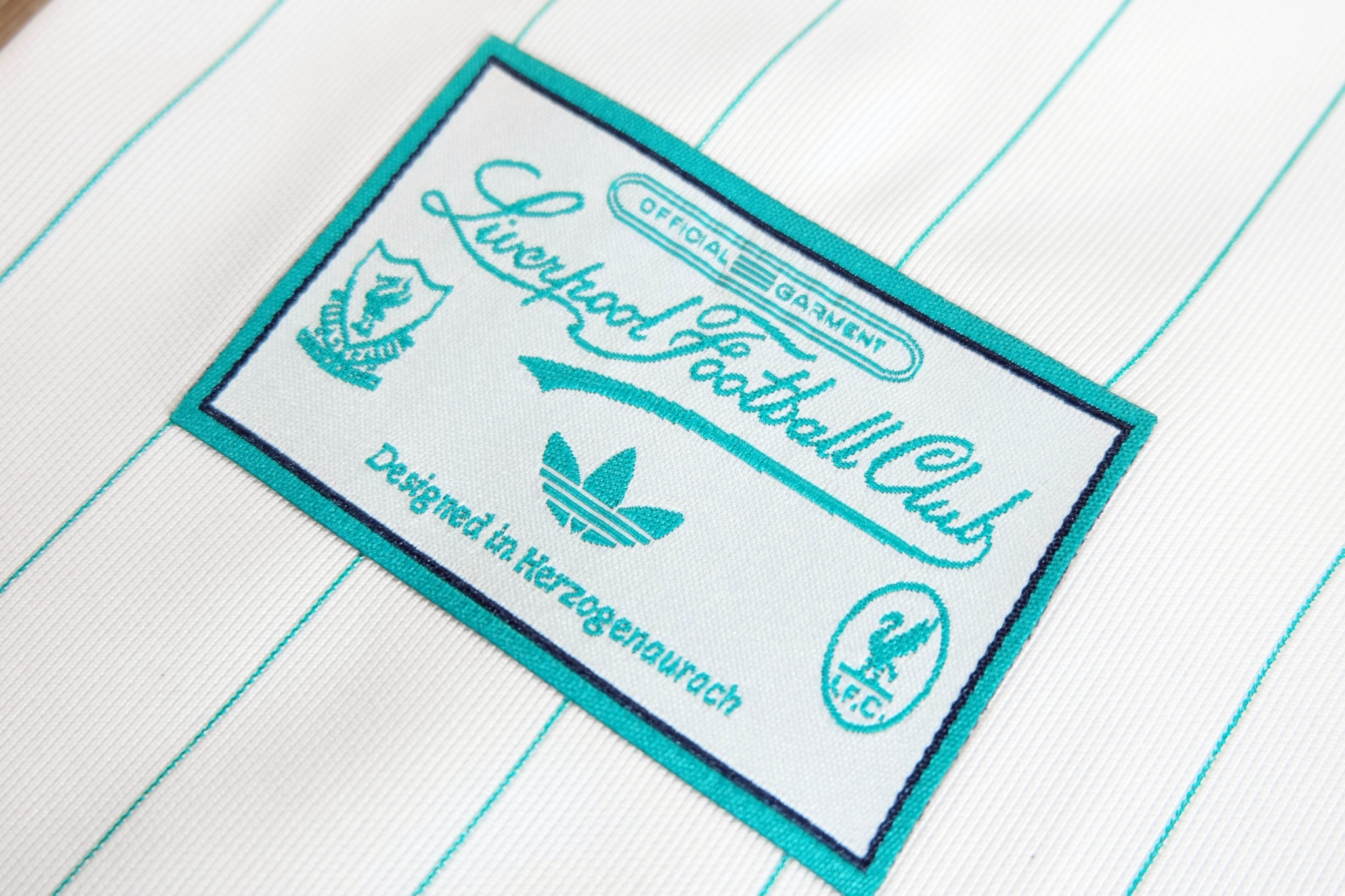 Liverpool Terrace Icons 2025/26 Jersey เสื้อลิเวอร์พูล ขาว ฤดูกาลใหม่