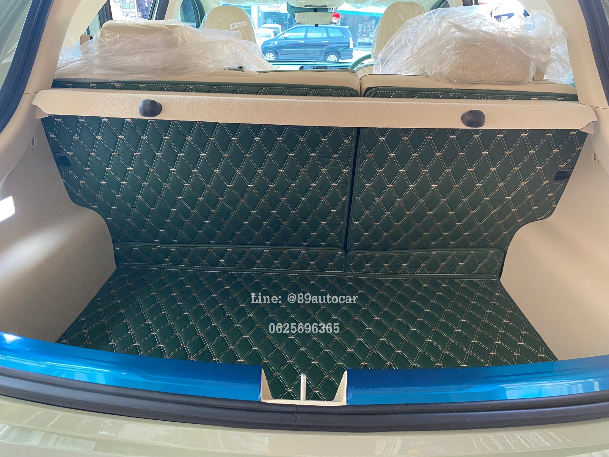 พรมปูพื้นรถยนต์ Ora Goodcat ปูพรมVVIP ด้ายคู่ สีเขียวด้ายทอง + ไวนิลดักฝุ่นสีครีม