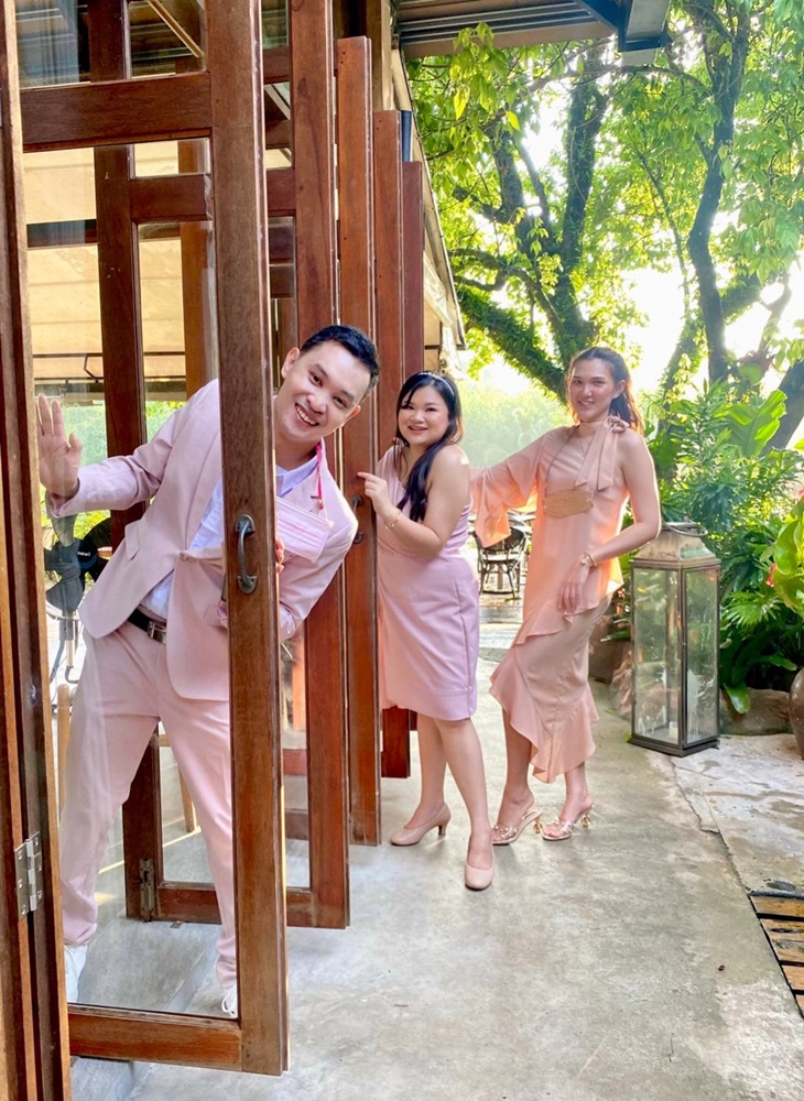 พร้อมเช่า ชุดสูทชาย สีชมพูพาสเทล Pastel Pink ทรงเข้ารูป สไตล์เกาหลี (ไม่มีเสื้อกั๊ก)