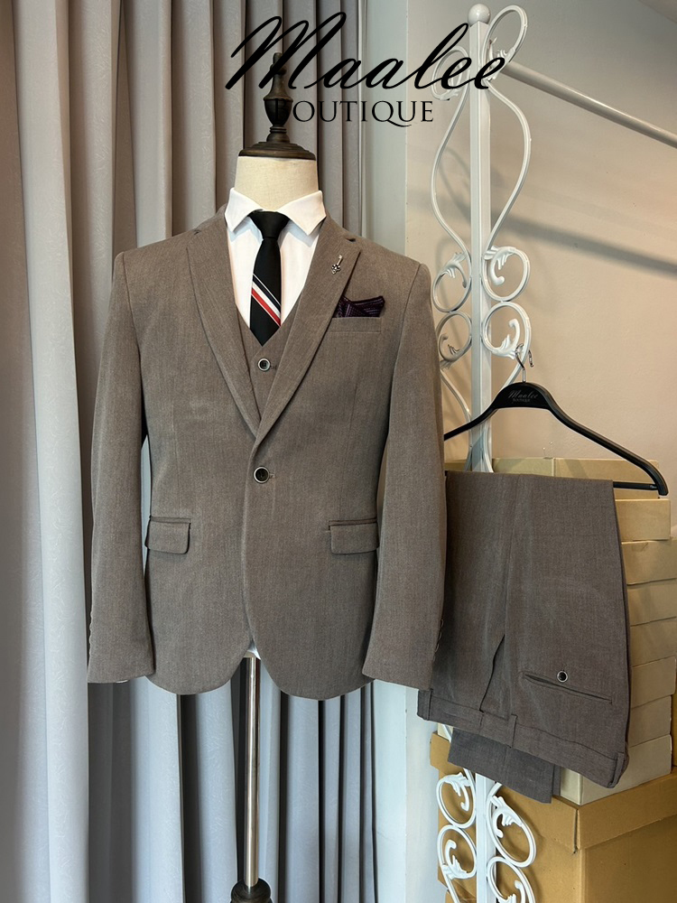 พร้อมเช่า ชุดสูทชาย สีน้ำตาล ทรงเข้ารูป สไตล์เกาหลี พร้อมเสื้อกั๊ก