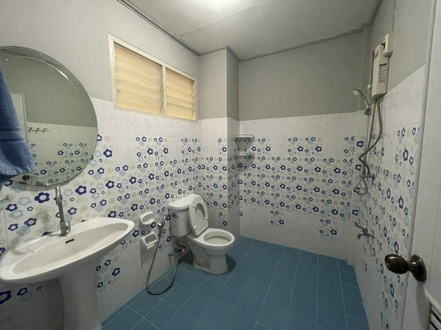 ให้เช่าทาวน์โฮม รัชดา-สุทธิสาร 3.5 ชั้น 5 ห้องนอน เครื่องใช้ไฟฟ้าครบ พร้อมอยู่