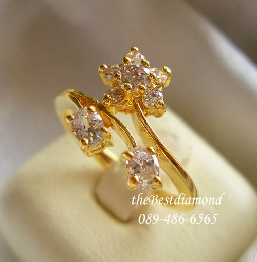 BR714+++แหวนดอกไม้ แบบเกย+++style น่ารักๆค่ะ วางรูปแบบได้สวยลงตัว สามารถใส่แบบดอกไม้ด้านบน หรื อดอกไม้ไว้ด้านล่างก็ได้ค่ะ รูปแบบลงตัวสวย เพชรงามมากๆๆ