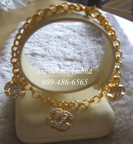 CL011+++สร้อยข้อมือ Chanel ตุ้งติ้งน่ารักมากๆๆๆ+++ลายสร้อยคล้ายๆลายผ่าหวาย น่ารักสุดๆ มีตัว Chanel ห้อย 3 อันเป็นส่วนตุ้งติ้ง ดูดี ทันสมัย