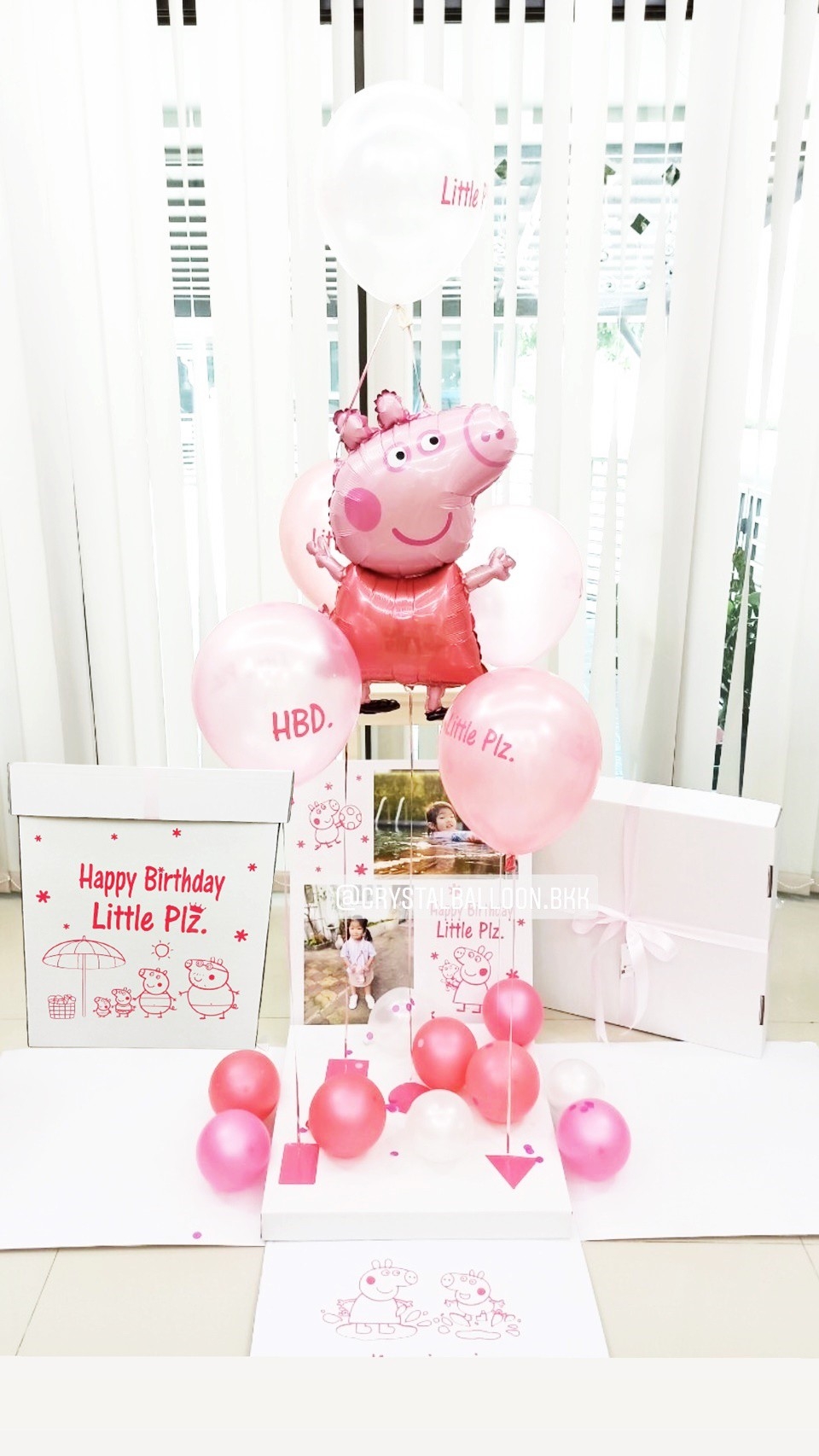 Surprise Box กล่องเซอร์ไพรส์วันเกิดเด็กหญิง Theme Peppa Pig โทนสี ชมพู ตัวใหญ่ พร้อมตกแต่ง ช่อลูกโป่ง 1 ช่อ,สามารถใส่รูปได้ 2 ใบ สามารถเปลี่ยนสีลูกโป่ง/เปลี่ยนฟอยล์การ์ตูน/เปลี่ยนข้อความได้