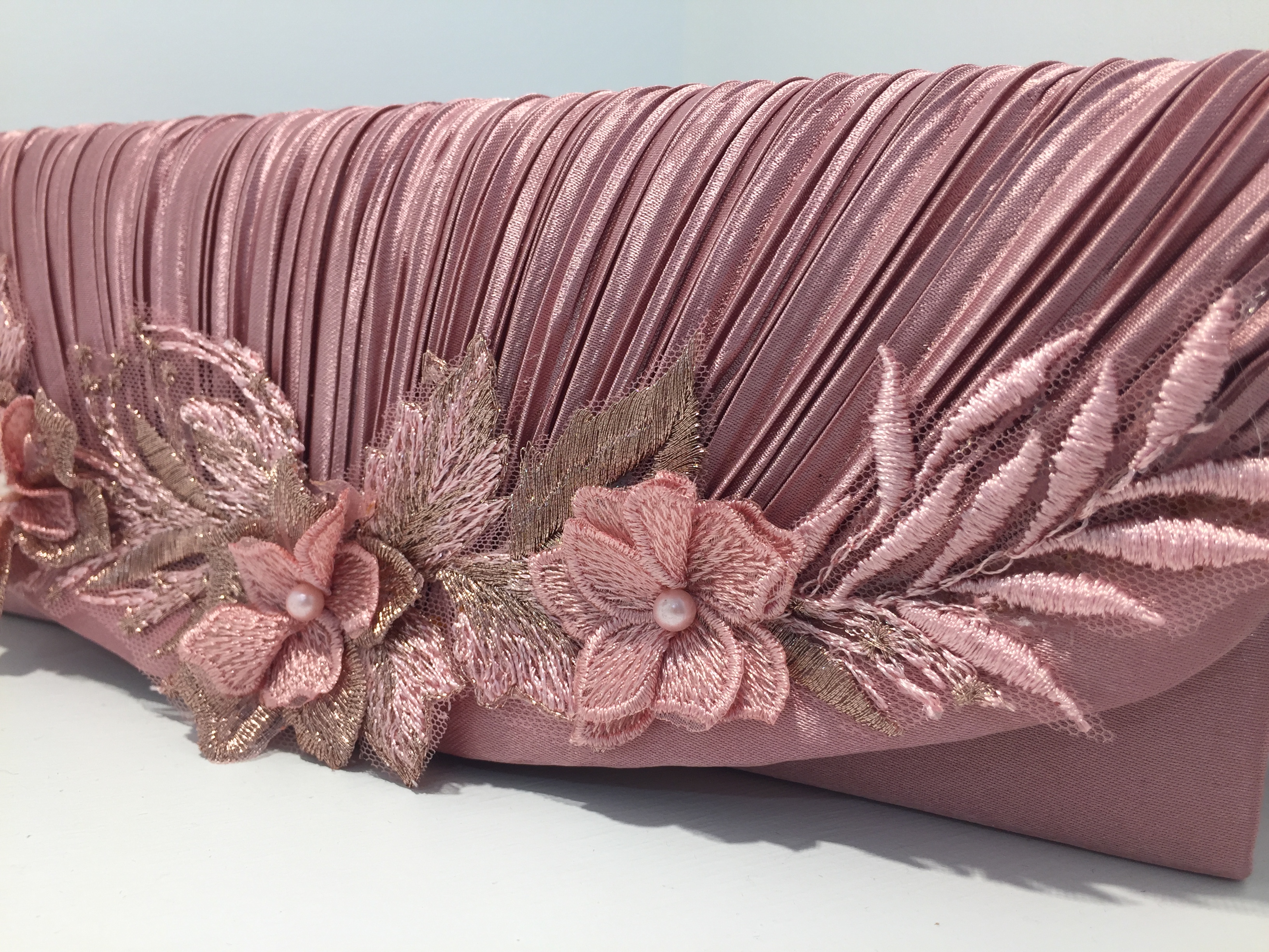 พร้อมส่ง Evening Clutch กระเป๋าออกงาน สีชมพู แต่งดอกไม้