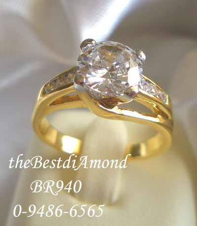 BR940+++แหวนชูรัก +++ แหวนหรูหราเพชรเกือบ 2กะรัต เอาใจสาวมีเงินค่ะ ทรงชู พร้อมมีบ่าข้างประดับเพชร เริ่ด อวดเพชรสุดๆ ใส่แล้วไฮโซสุดๆ สวยมากค่ะ