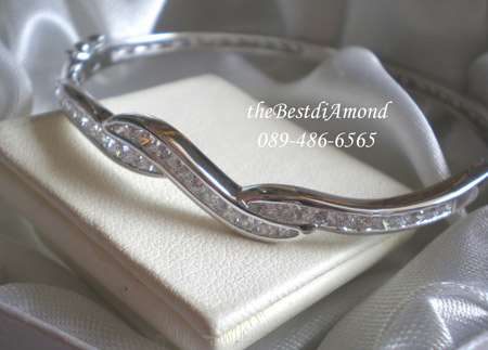 BB017RD+++กำไล 3 curves +++แบบเก๋ๆ ดีไซน์ดูดี ภูมิฐานแต่ไม่เวอร์ ดูดีมากๆๆ งานเหมือนร้านเพชรเลยค่ะ