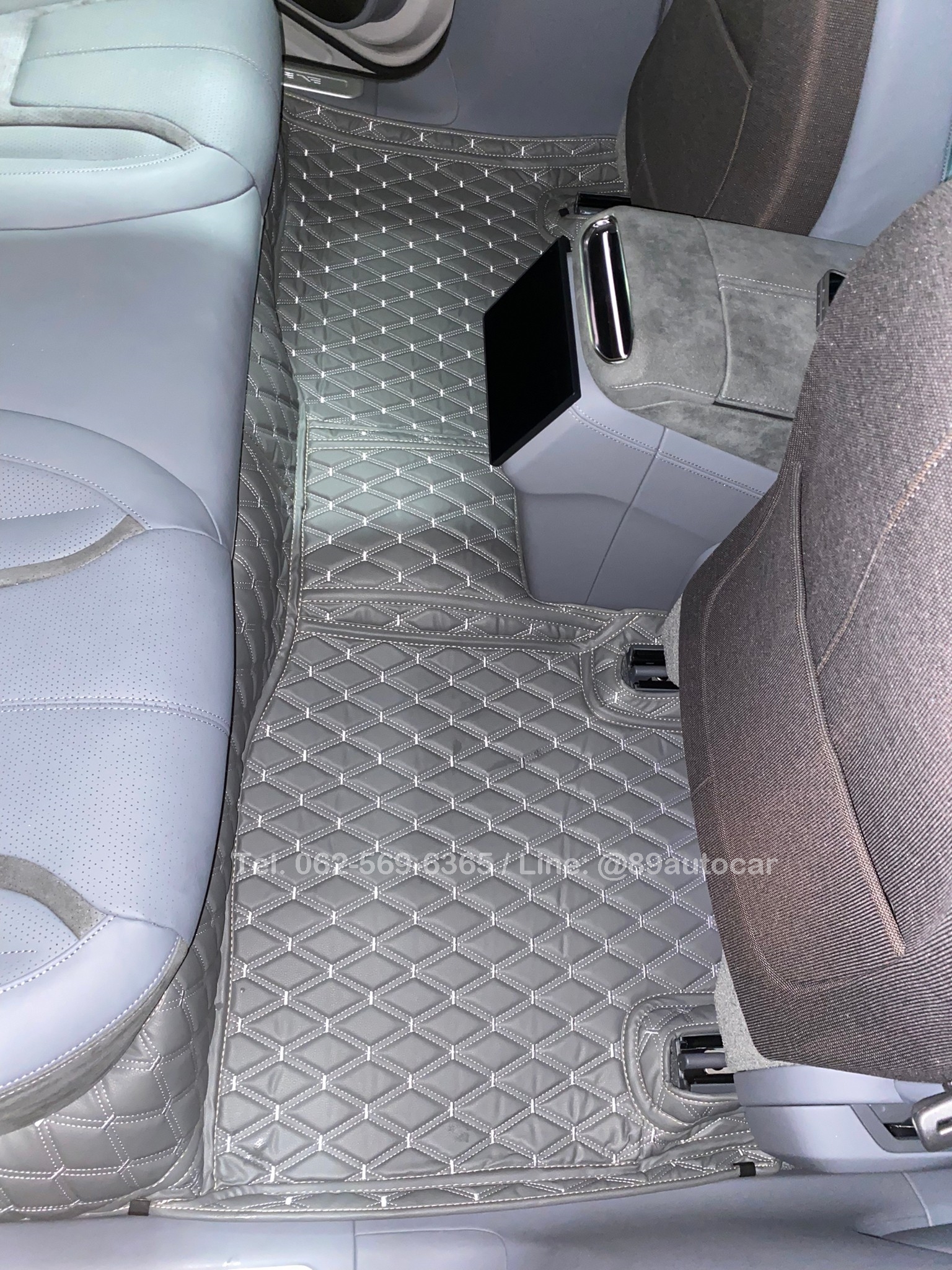 พรมปูพื้นรถยนต์ Lotus Eletre 2024 (โลตัส อีเลททร้า) ปูพรมVVIP สีเทาด้ายเทา + ท้าย
