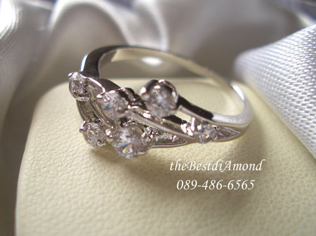 BR928RD+++แหวนกิ่งไม้+++ดีไซน์เหมือนกิ่งไม้ ดูทันสมัยมาก ออกแบบและวางเพชรได้ลงตัว ใส่แล้วนิ้วเรียวสวย ใส่ติดนิ้วได้สบายๆเลย แถมใส่ได้สวยทุกนิ้วเลยค่ะ