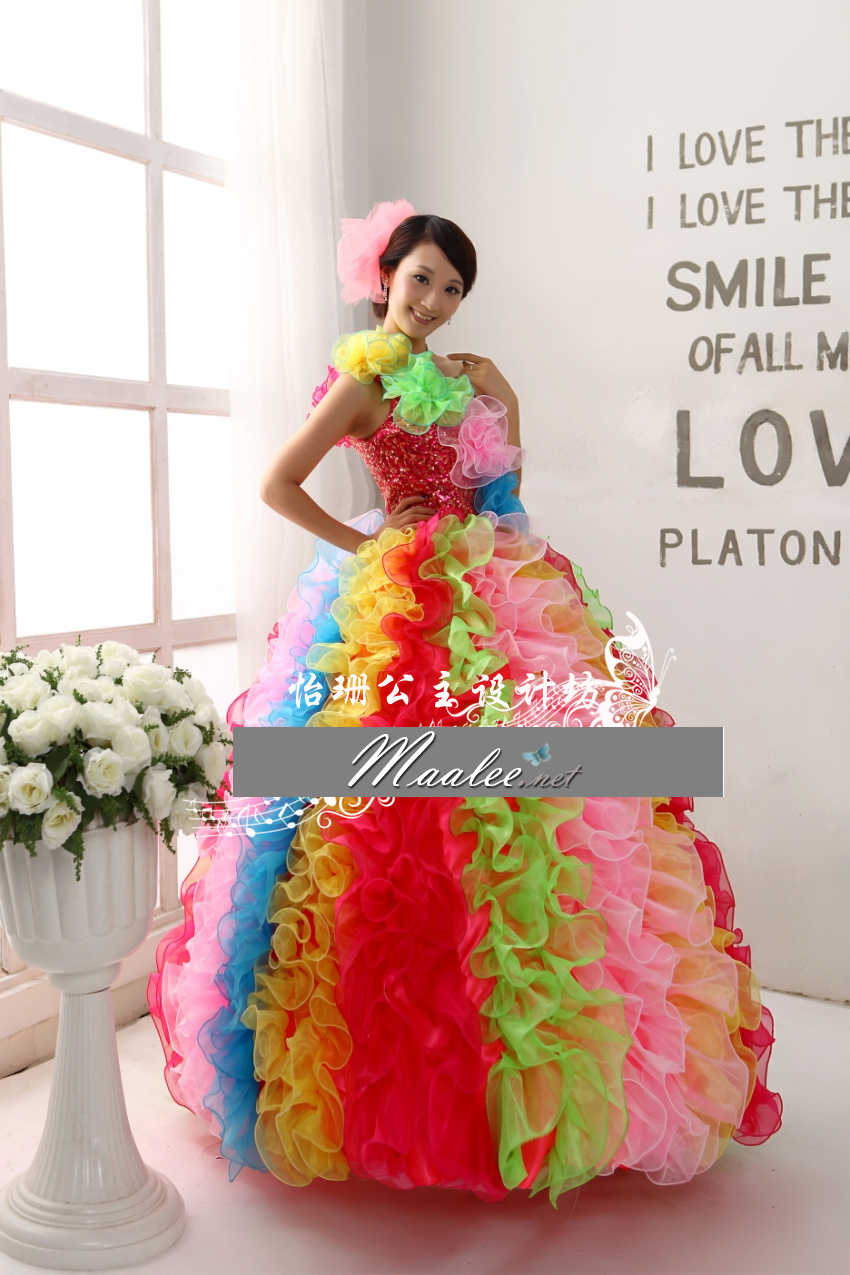 พร้อมเช่า ชุดแฟนซีสั้น ชุดราตรี ไหล่เฉียง สีรุ้ง กระโปรงระบายฟูสวย ฟรุ้งฟริ้ง