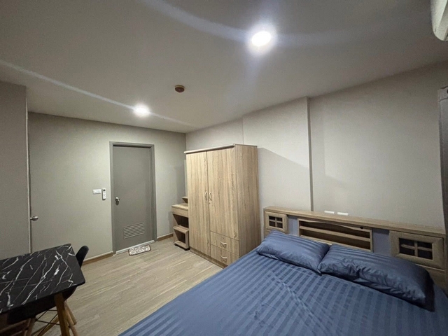 ให้เช่าบีคอนโด พหลโยธิน ตึก B ชั้น8 ห้อง 26 ตรม.เฟอร์ มีเครื่องซักผ้า ใกล้ ม.กรุงเทพ