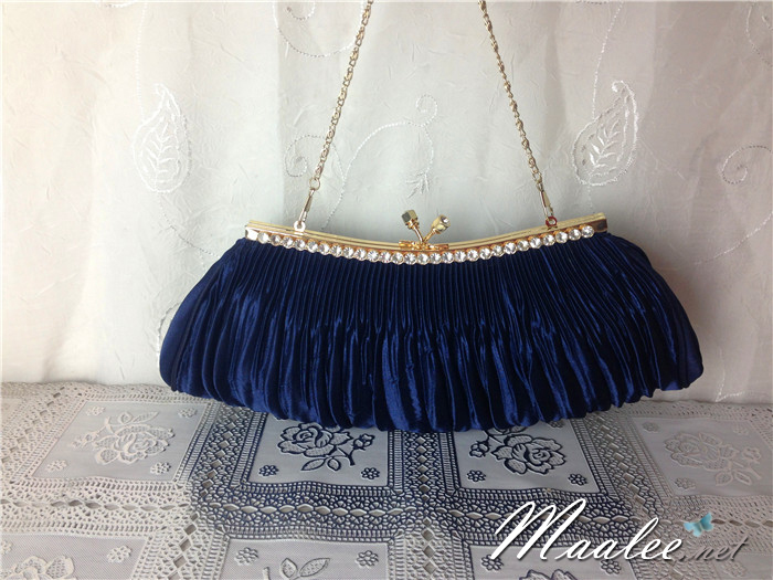 พร้อมส่ง Evening Clutch กระเป๋าออกงาน ผ้าซาตินอัดพลีท แต่งคริสตัลหรู พร้อมสายโซ่สะพาย สั้น/ยาว (เลือกแบบด้านล่าง)