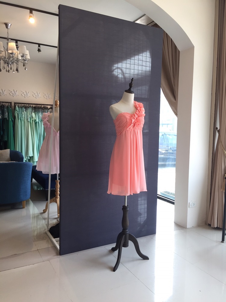 พร้อมส่ง ชุดราตรีสั้น ไหล่เดียว จับเดรปหน้าอก แต่งระบายช่วงไหล่ สีโอรส สำเนา