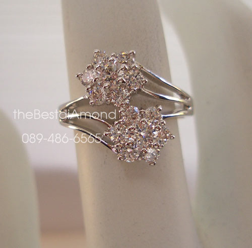 BR426RD++แหวนเพชร cz ดอกไม้ 2 ดอกแบบ2+++ดีไซน์น่ารัก เป็นแหวนดอกไม้ 2 ดอก ดูงดงาม อ่อนช้อย และเพชรเล่นไฟดีมากๆๆๆ ดอกไม้วางเหลื่อมๆกันพองาม