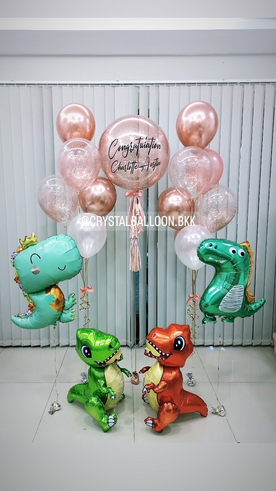 ลูกโป่ง แสดงความยินดี Bubble ขนาด 24" พร้อม ช่อลูกโป่ง ช่อ 7 ลูก 2 ช่อ,ลูกโป่งใส ใส่กลิตเตอร์ พร้อม ฟอยล์ไดโนเสาร์ 4 ชิ้น พร้อมตกเเต่ง สามารถเปลี่ยนสีลูกโป่ง/เปลี่ยนข้อความ/เปลี่ยนขนาด/เปลี่ยนฟอยล์ตกแต่งได้