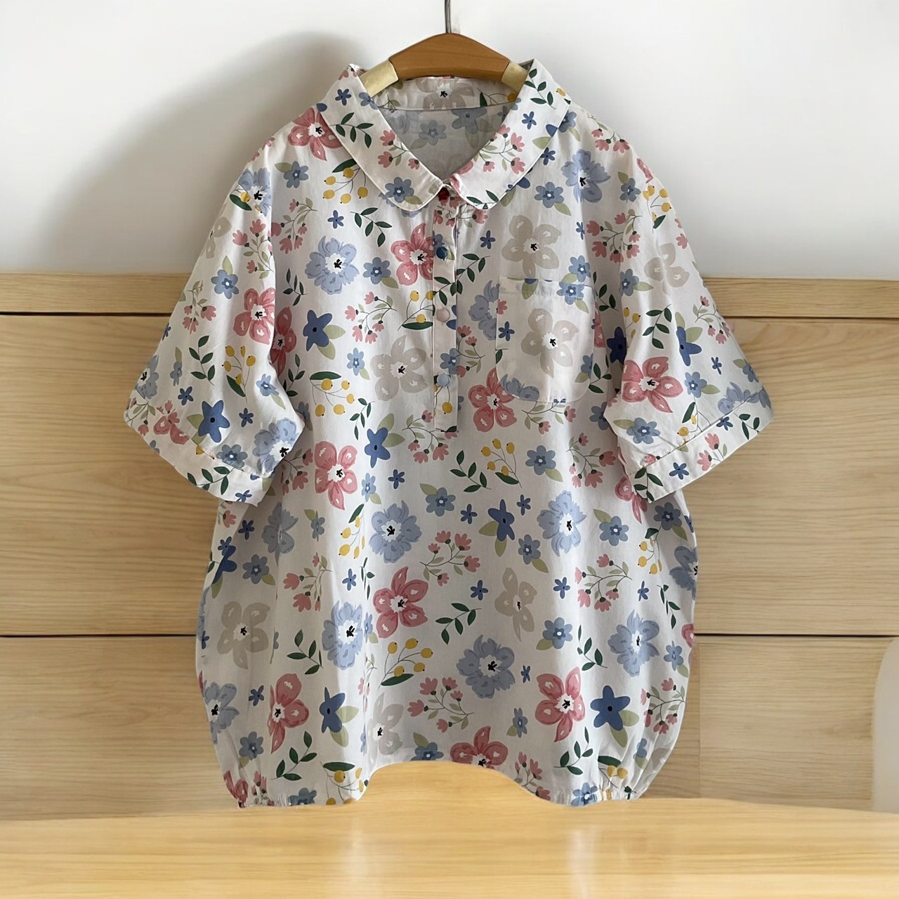 เสื้อผ้าฝ้ายลายดอกไม้แต่งกระเป๋า