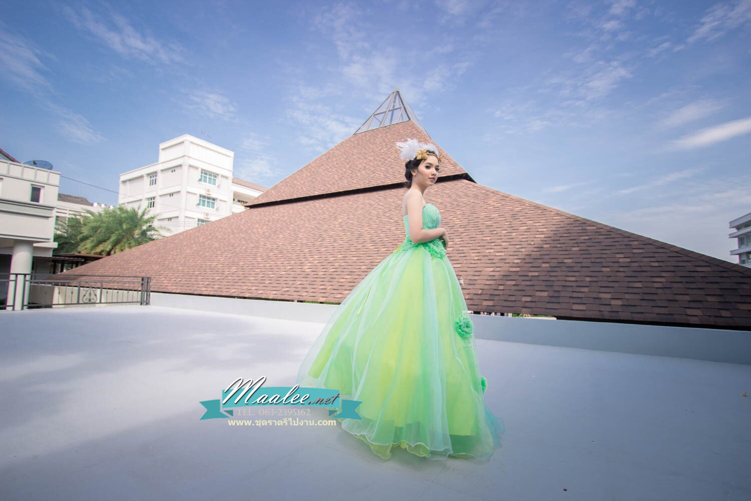 พร้อมเช่า ชุดแฟนซี เกาะอก สีเขียว อกจับจีบปักเลื่อม และดอก น่ารักมาก ใส่ถ่ายพรีเวดดิ้งได้