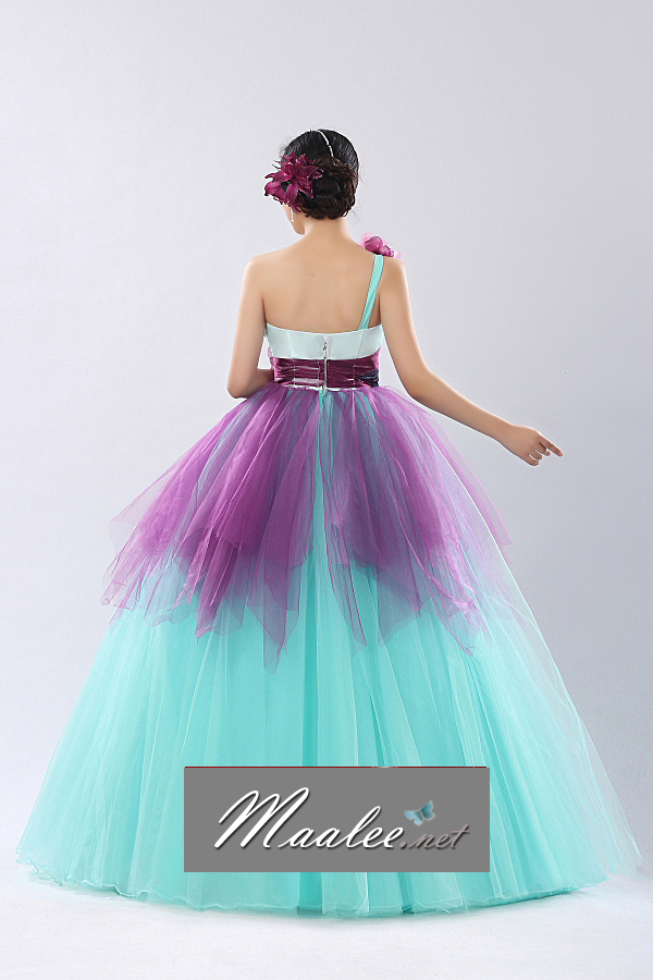 พร้อมเช่า ชุดแฟนซี ชุดราตรียาว ไหล่เฉียง สีฟ้ามิ้นต์ แต่งผ้าโปรงสีม่วง ประดับเลื่อมและดอกไม้