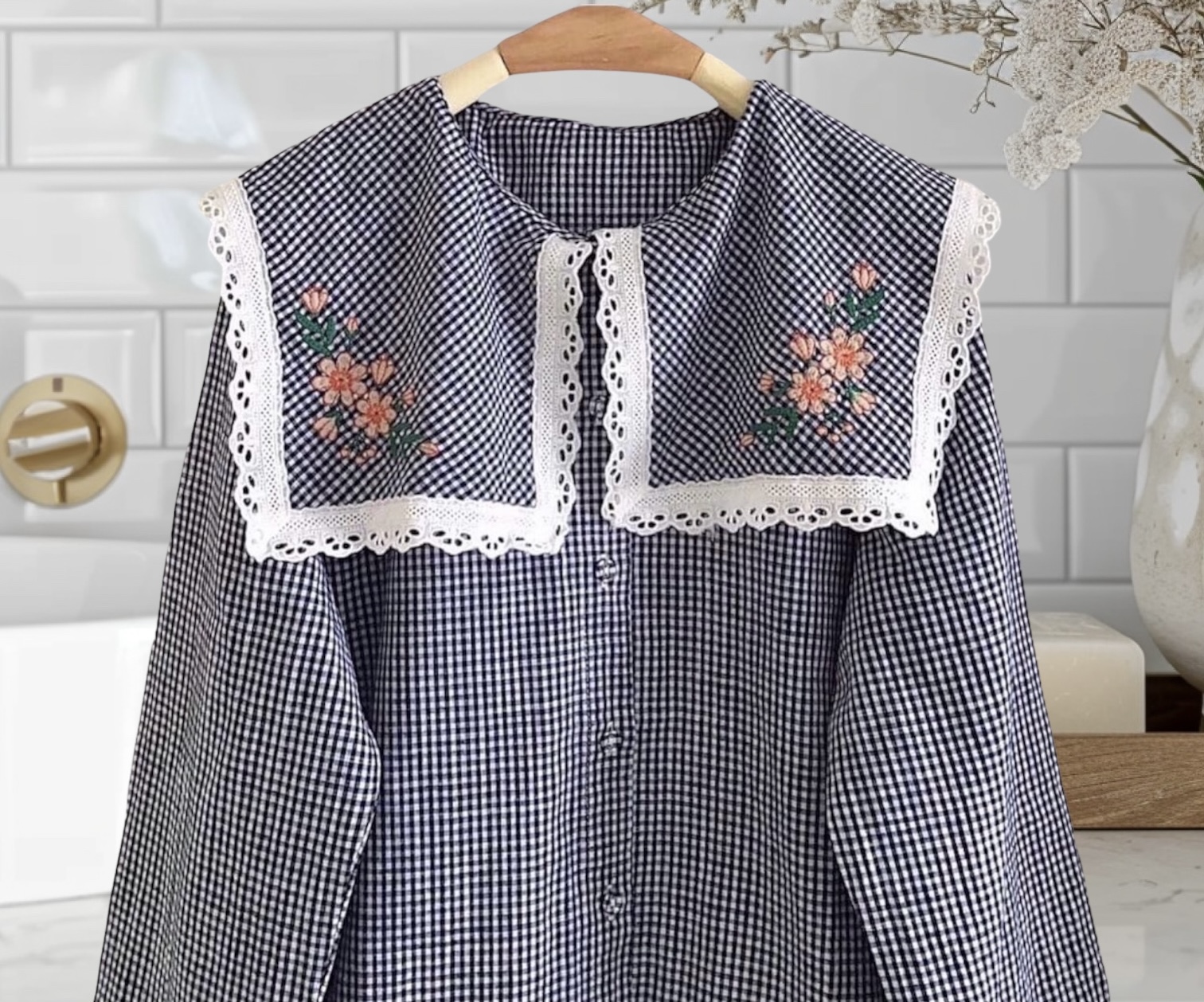 เสื้อผ้าฝ้ายลายสก็อตปักลาย