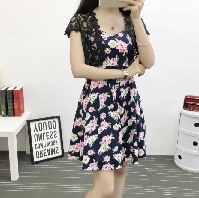 เสื้อคลุมชุดราตรีลูกไม้ลายดอกไม้ สีดำ แต่งเกสรมุกสวยหรู