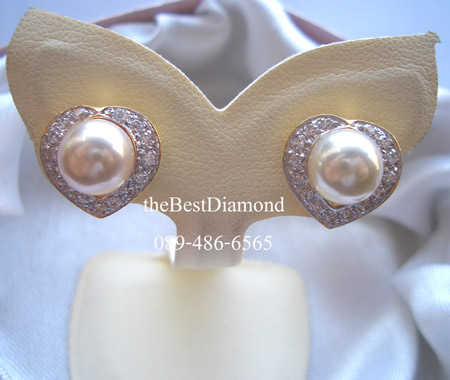 สินค้าหมด===BE507+++ต่างหู pearl in Heart+++ ต่างหูมุก ดูดี หรูหรา ดีไซน์เก๋ มุกอยู่ตรงกลาง โดยขอบเพชรเป็นรูปหัวใจ ดูผู้ดีสุดๆ