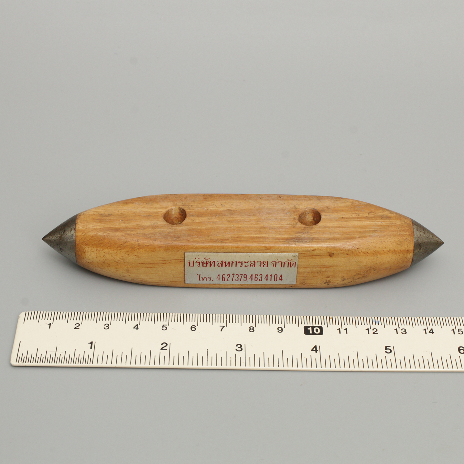 ที่เสียบปากกา รูปทรง กระสวยไม้ งานเก่า ของ บริษัท สหกระสวย จำกัด