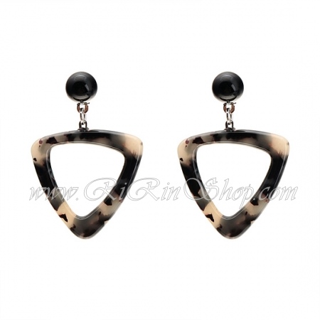 Aznavour & GraindeBeaute ต่างหู ตุ้มหู ลายหินอ่อน Black (lvory)
