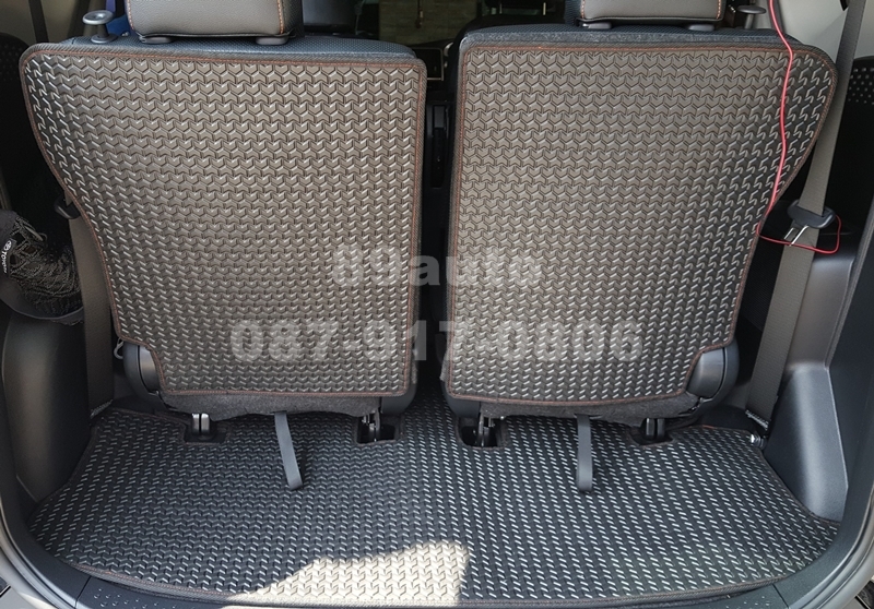 ผ้ายางปูพื้นรถยนต์ Toyota Sienta ธนูสีดำขอบดำด้ายส้ม