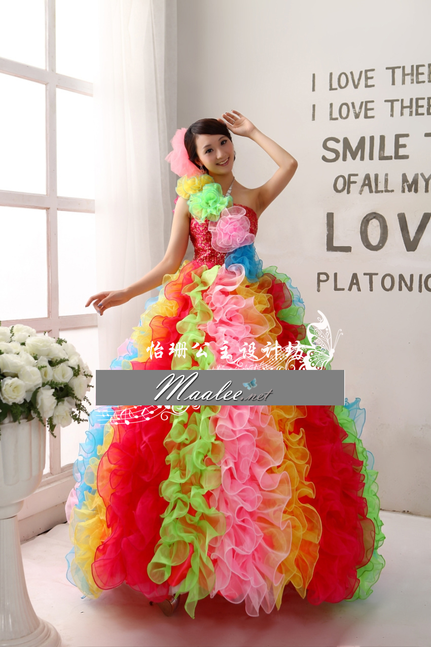 พร้อมเช่า ชุดแฟนซีสั้น ชุดราตรี ไหล่เฉียง สีรุ้ง กระโปรงระบายฟูสวย ฟรุ้งฟริ้ง