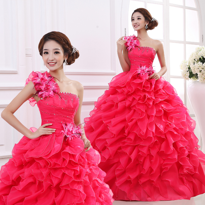 พร้อมเช่า ชุดแฟนซี ชุดราตรียาว ไหล่เฉียง สีชมพู กระโปรงระบายย้วย แต่งดอกไม้