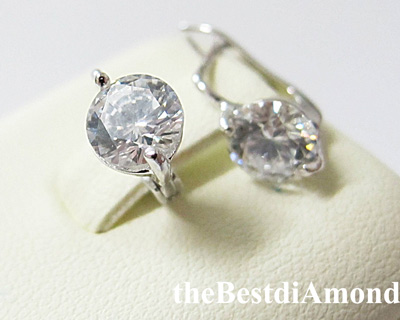 BE916RD+++ต่างหูห่วง เพชรเม็ดเดี่ยว+++ต่างหูน่ารักๆ เป็นแบบติดติ่งหู ใส่ได้ทุกโอกาส เรียบๆ แต่น่ารักดีค่ะ เพชรใหญ่กำลังสวย ขนาด 80 ตัง