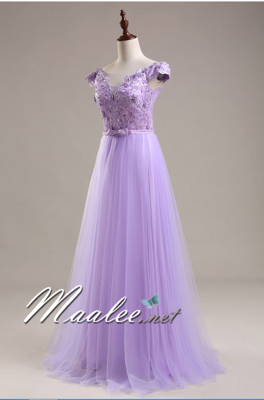 พร้อมส่ง ชุดราตรียาว แบบไหล่ปาด ช่วงอกแต่งเลื่อมปักมุกสวยหรู + โบว์ช่วงเอว กระโปรงตาข่ายนิ่ม สีม่วง (เชือกผูกหลัง)