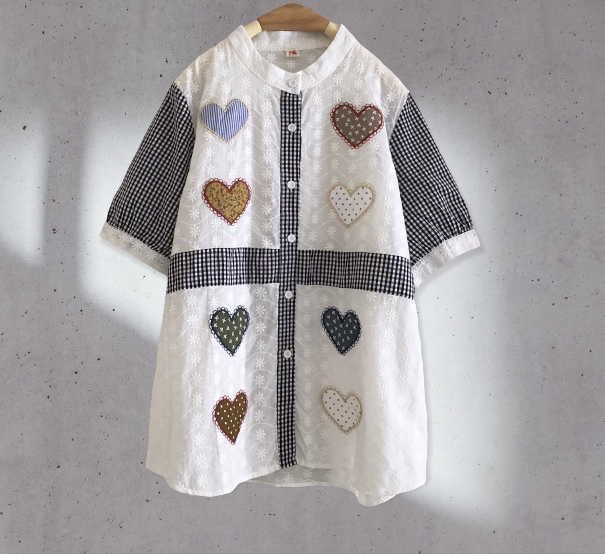 เสื้อผ้าลูกไม้แต่งผ้าลายสก็อตปักลายหัวใจ