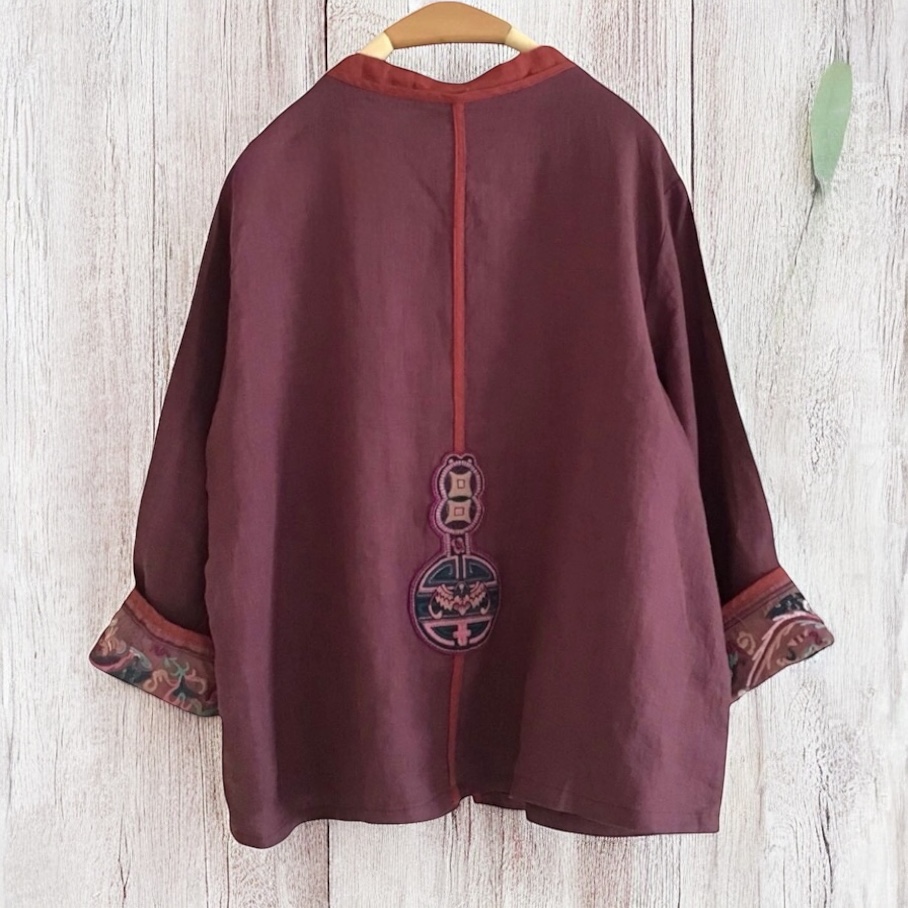 เสื้อผ้าลินินลายปักแต่งกระเป๋า