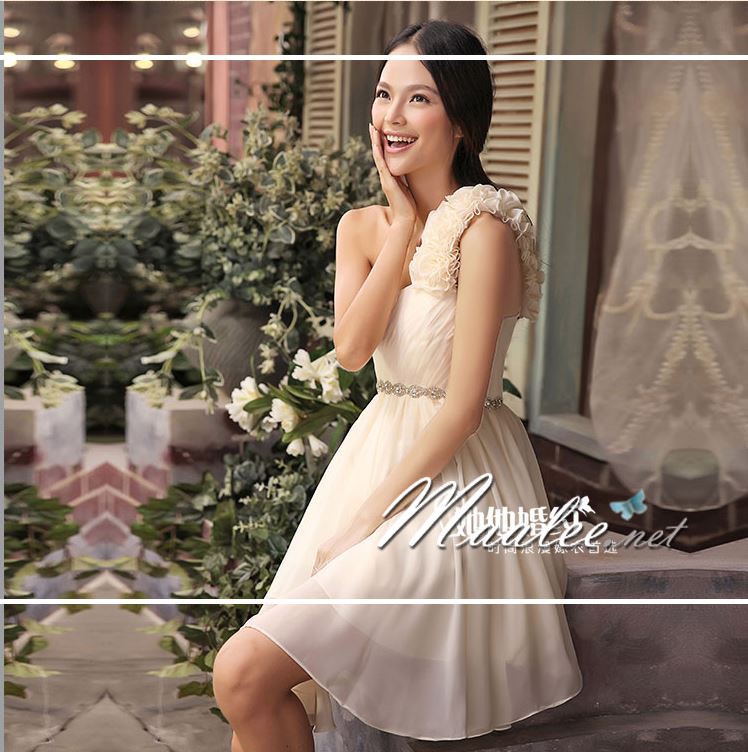 พร้อมเช่า ชุดราตรีสั้น ไหล่เดียว ช่วงอกจับจีบ เอวแต่งแผงคริสตัลหรู สีครีม Champagne