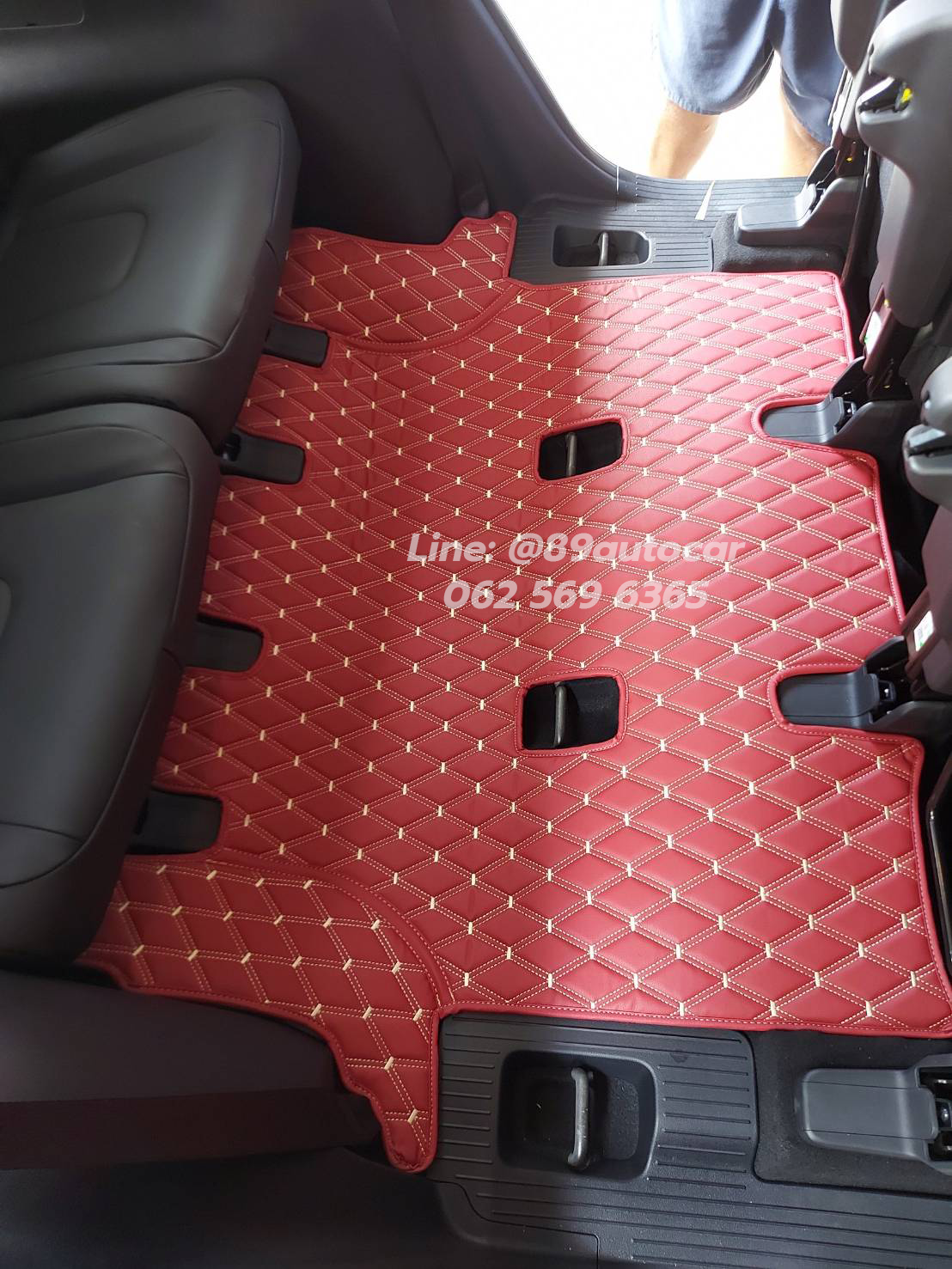 พรมปูพื้นรถยนต์ Hyundai Stargazer 6 ที่นั่ง ปูพรมvvip สีแดงไวน์ด้ายทอง เต็มคัน