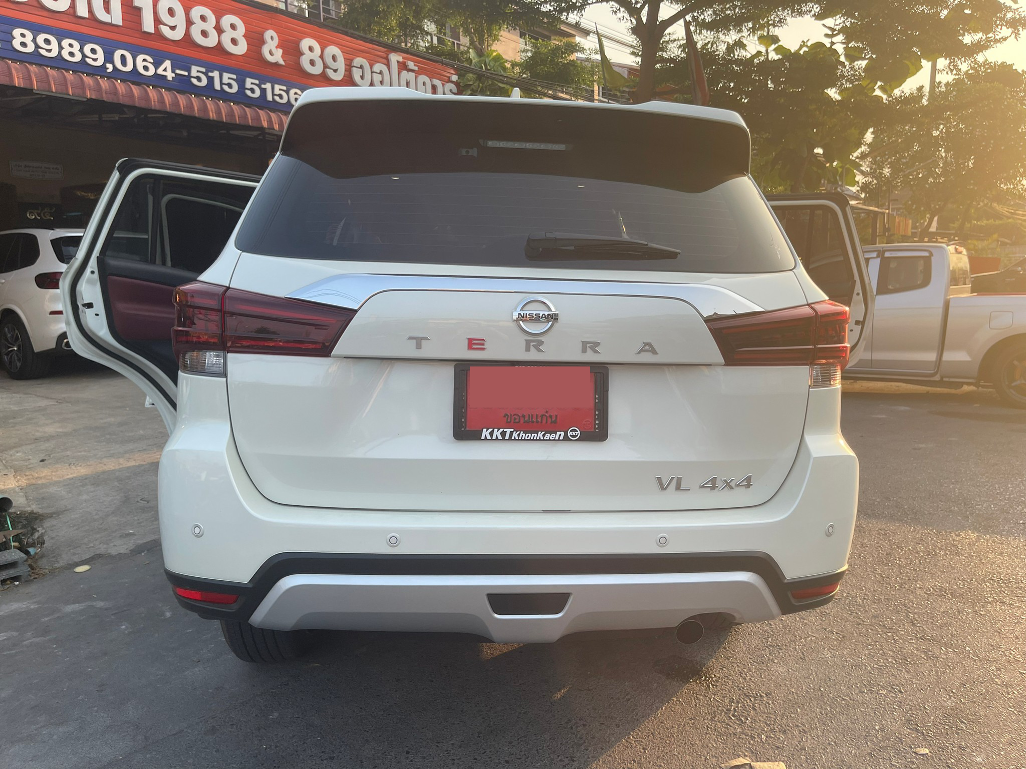 พรมในรถยนต์ Nissan Terra 2024 พรมVVIPด้ายคู่ สีดำด้ายแดง