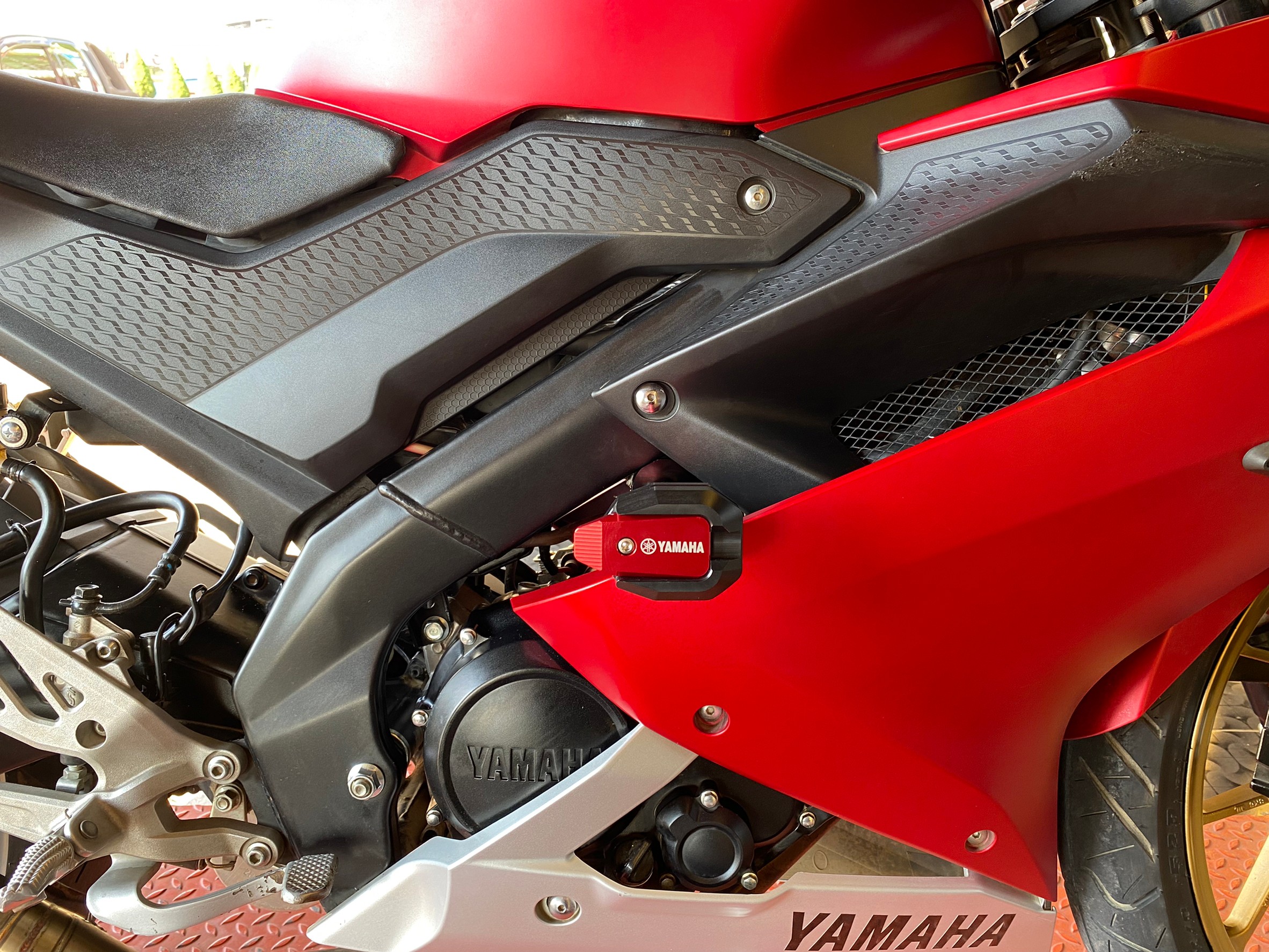 กันล้มข้างเครื่อง YAMAHA R15 V3 ปี2017-2020 งานCNCแข็งแรงทนทาน
