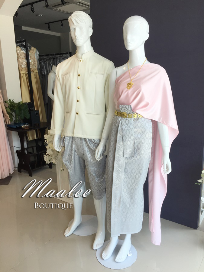 เช่า ชุดไทย ชุดเพื่อนเจ้าสาว ชุดไทยผ้าถุงสีเทาเงิน สไบเรียบ สีชมพูอ่อน